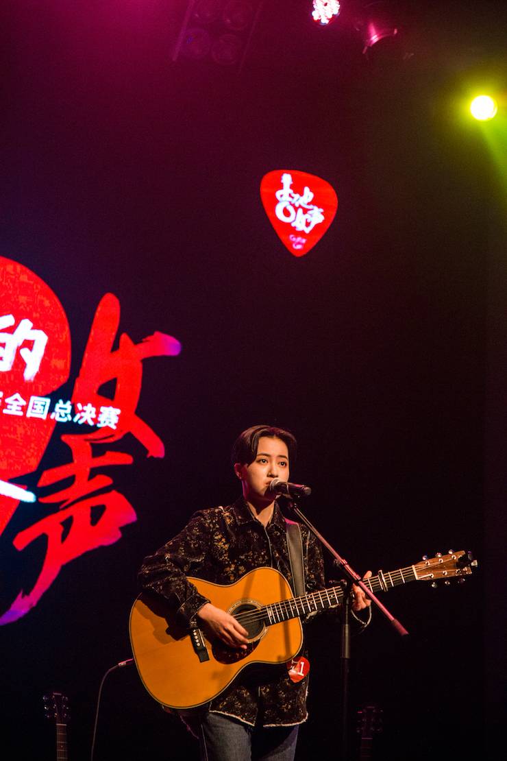 第四届“欧博吉他女声弹唱大赛”总冠军出炉<br />温格夺冠，董冬冬担任评委